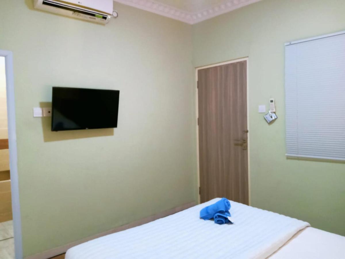 Готель Sleeprest @ Golden Prima Batam Екстер'єр фото