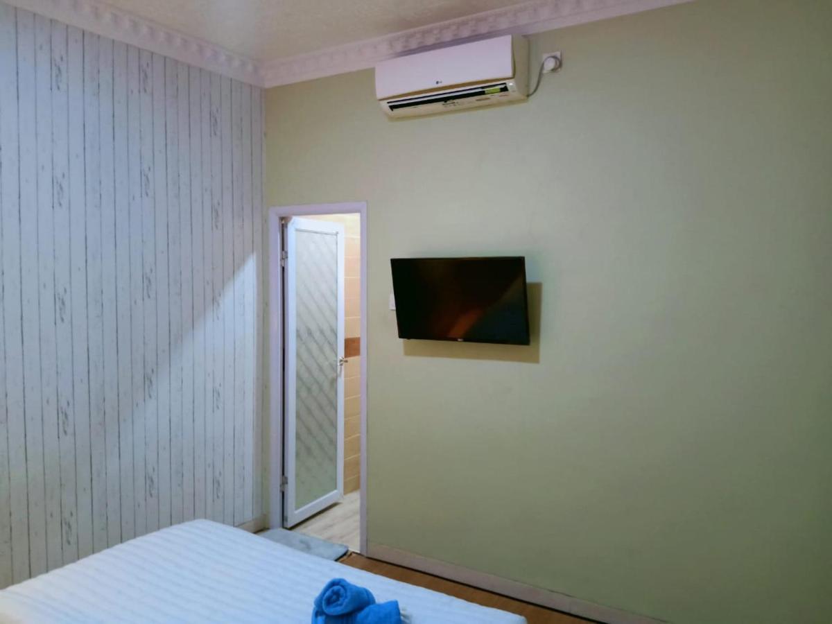 Готель Sleeprest @ Golden Prima Batam Екстер'єр фото