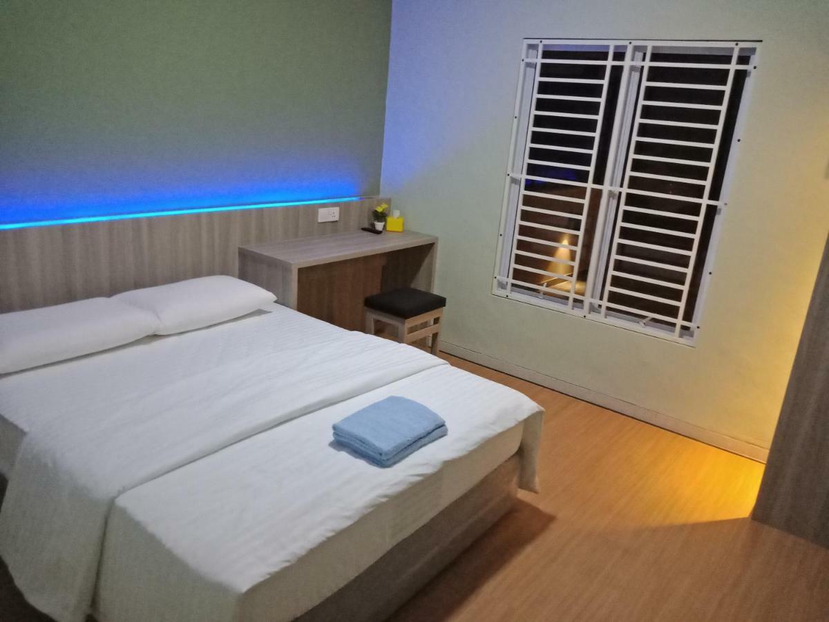 Готель Sleeprest @ Golden Prima Batam Екстер'єр фото