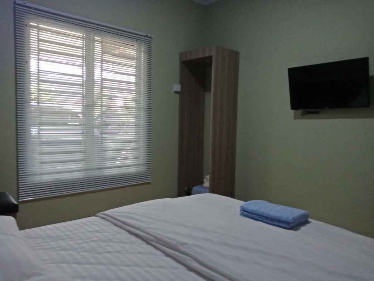 Готель Sleeprest @ Golden Prima Batam Екстер'єр фото