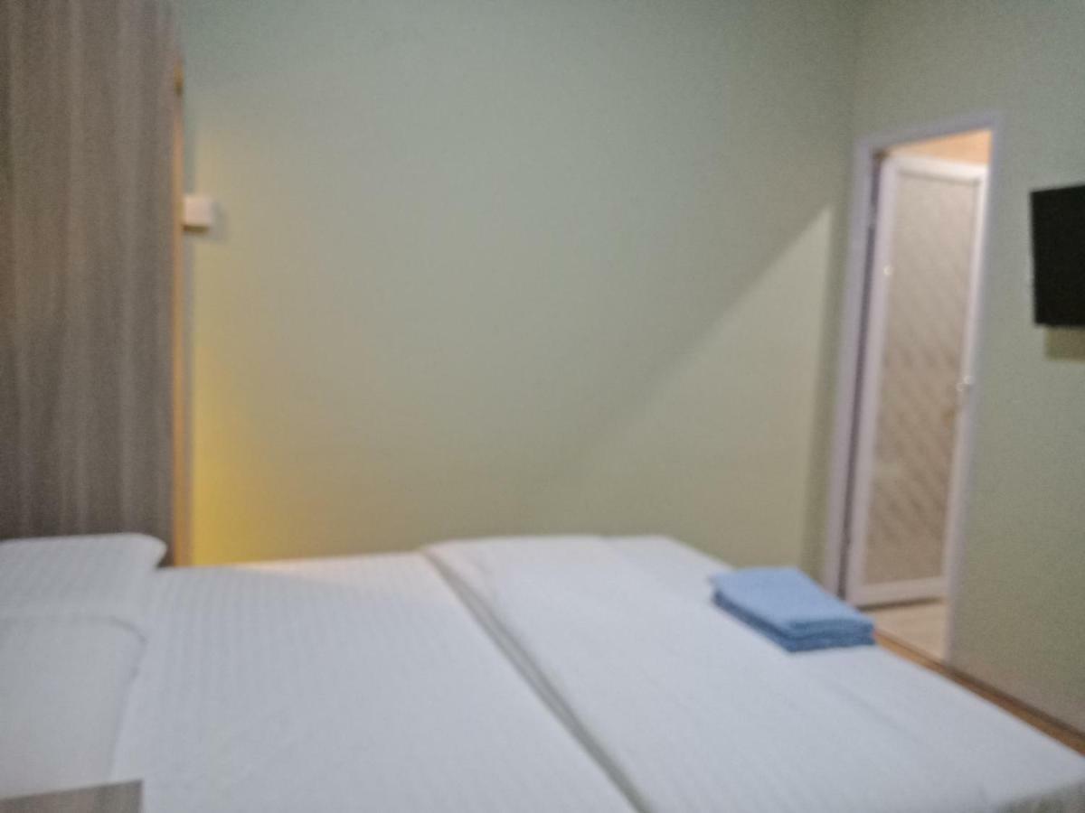 Готель Sleeprest @ Golden Prima Batam Екстер'єр фото
