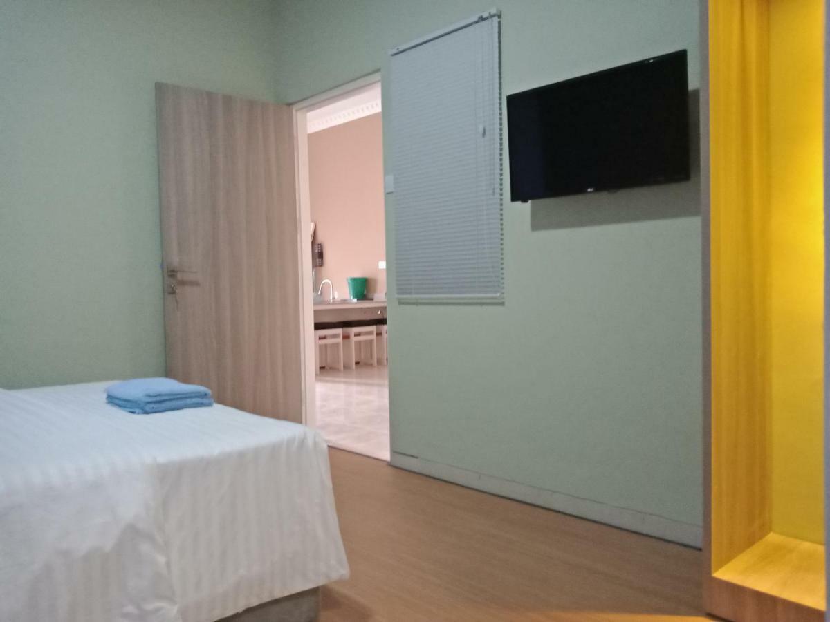 Готель Sleeprest @ Golden Prima Batam Екстер'єр фото